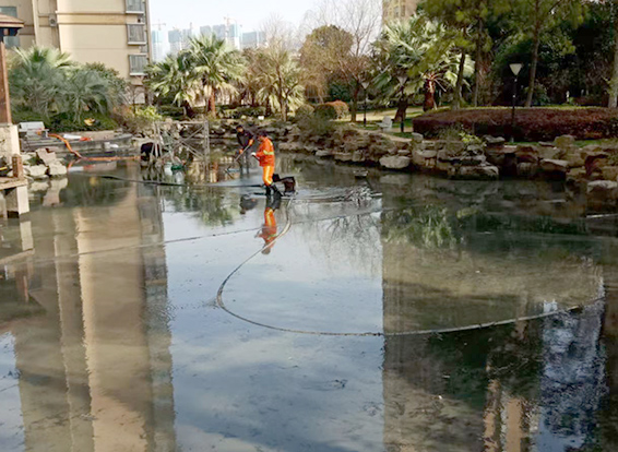 巴楚景观池淤泥清理